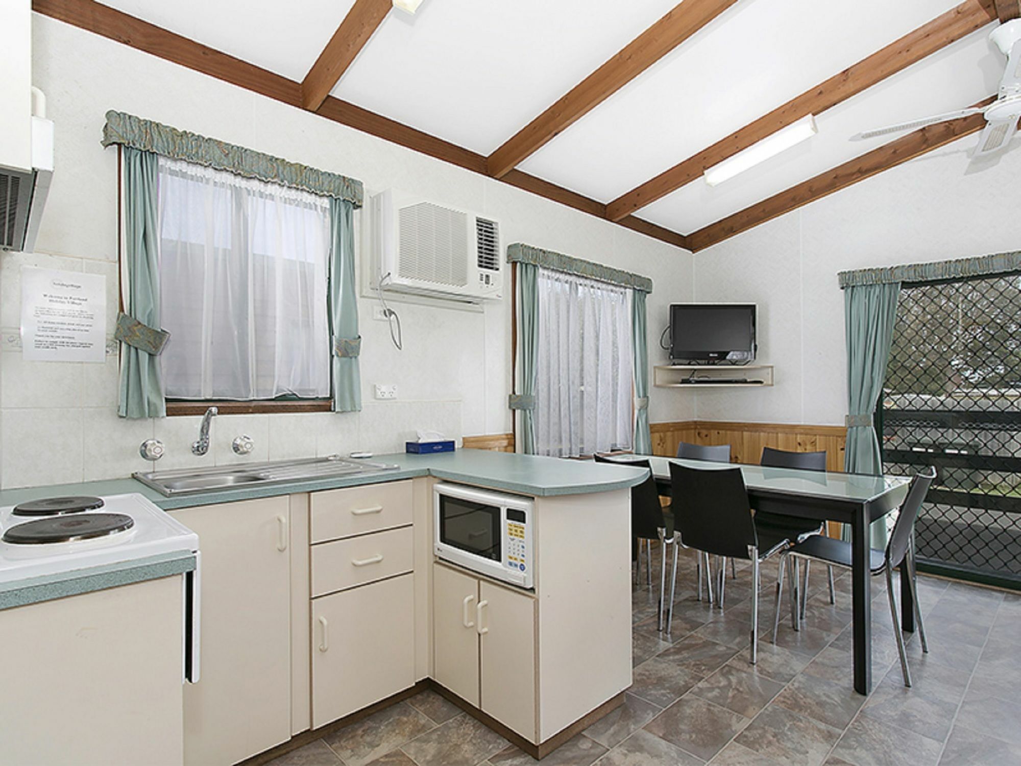พอร์ตแลนด์ฮอลิเดย์วิลเลจ Hotel ภายนอก รูปภาพ